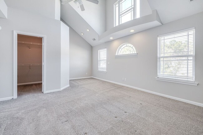 Building Photo - Spacious 4BR Townhome with Elevator in the Heart of Pooler