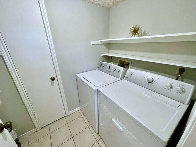 Building Photo - 9242 Westwood Village Dr