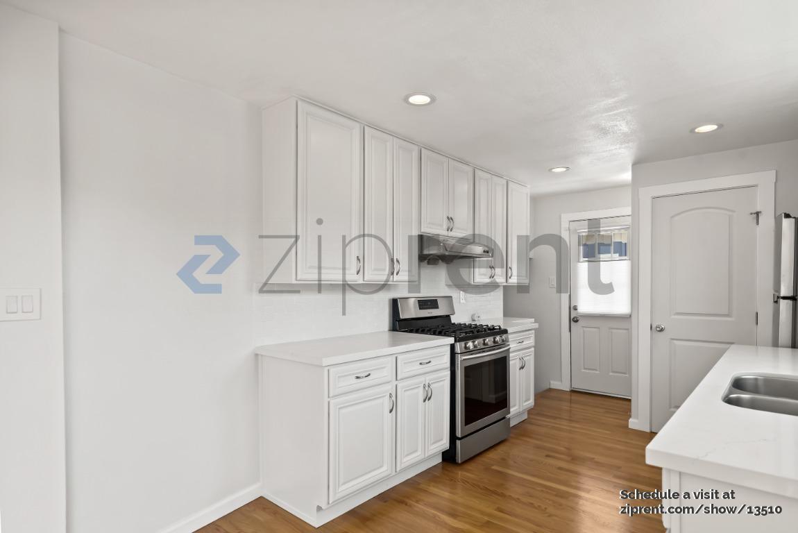 Building Photo - Unit