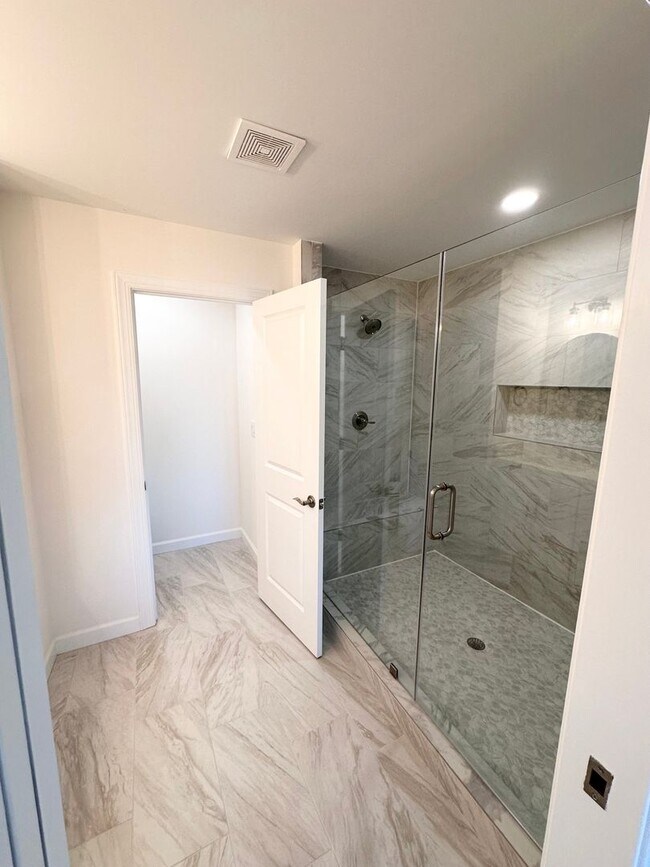 Building Photo - 2024 Built | Fully Furnished Modern Oceanf...