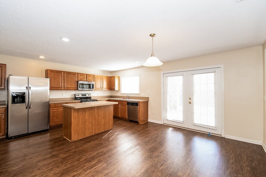 Building Photo - 11558 Brian Lakes Dr N