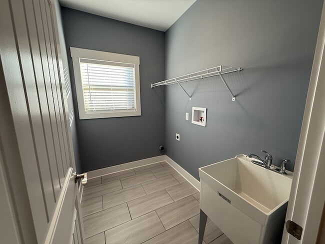 Building Photo - 1124 Watercress Ct