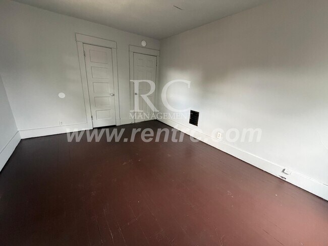Building Photo - 9 Cronkhite-