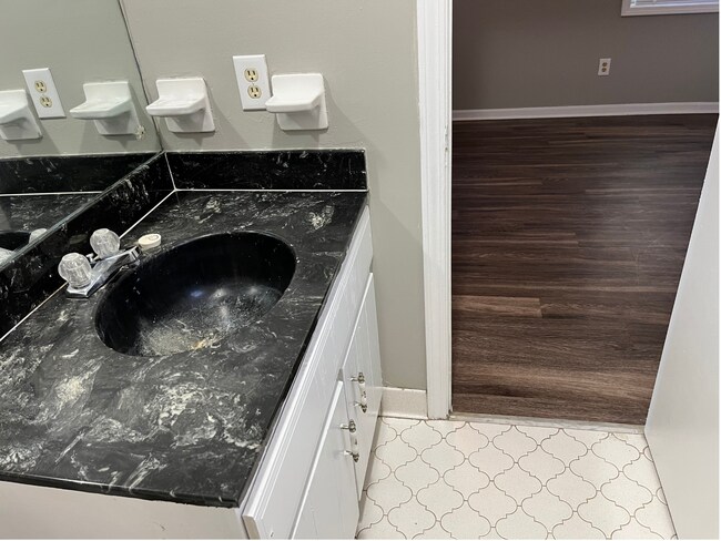 Building Photo - 6959 Tulip Trail Dr