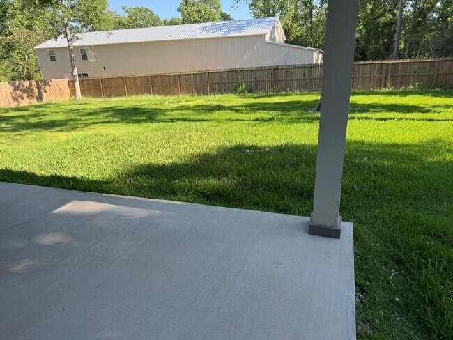 Building Photo - 11158 Lake Dr W