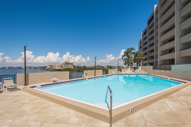 Building Photo - 6035 Sea Ranch Dr