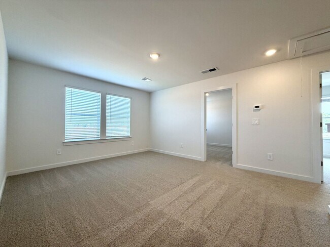 Building Photo - 2372 Meadowwood Dr