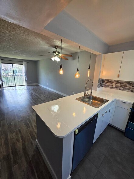 Building Photo - 7670 SW 152nd Ave