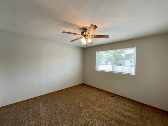 Building Photo - 1705 Jamestown Rd
