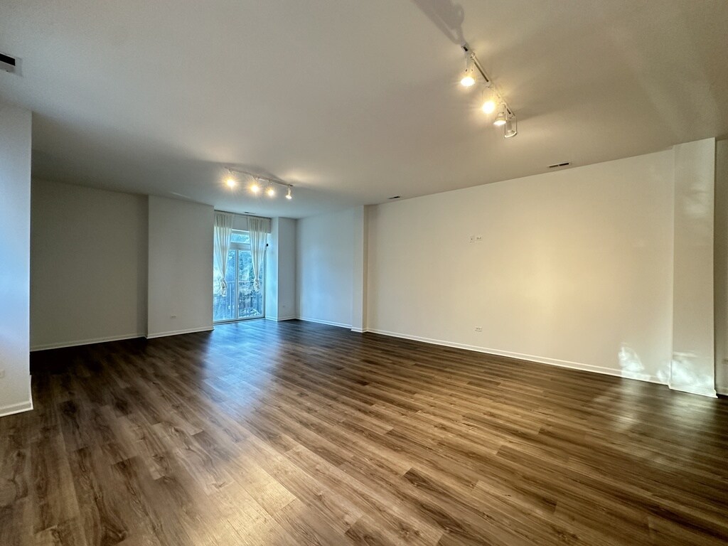 Building Photo - 2550 S Wabash Ave