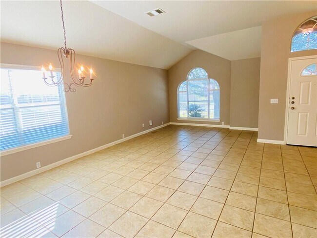 Building Photo - 561 Golden Creek Dr