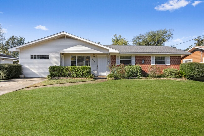 Building Photo - 114 Lassere Cir