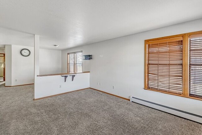 Building Photo - Charming 2-bedroom, 2-bathroom townhome with a 1-car garage