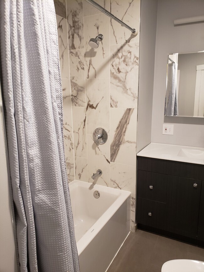 Building Photo - 2518 N Bernard St