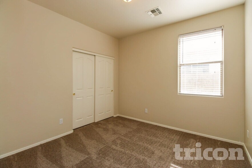 Building Photo - 4325 N 125th Ave