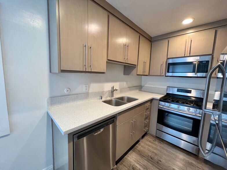 Building Photo - 3510 Clarington Ave