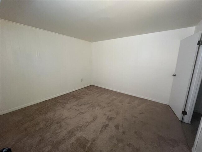 Building Photo - 332 Hailman St