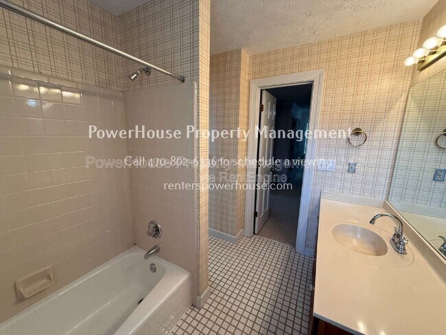 Building Photo - 3209 Henderson Walk