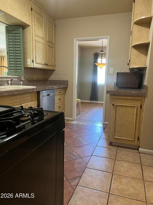 Building Photo - 4121 E Edgemont Ave