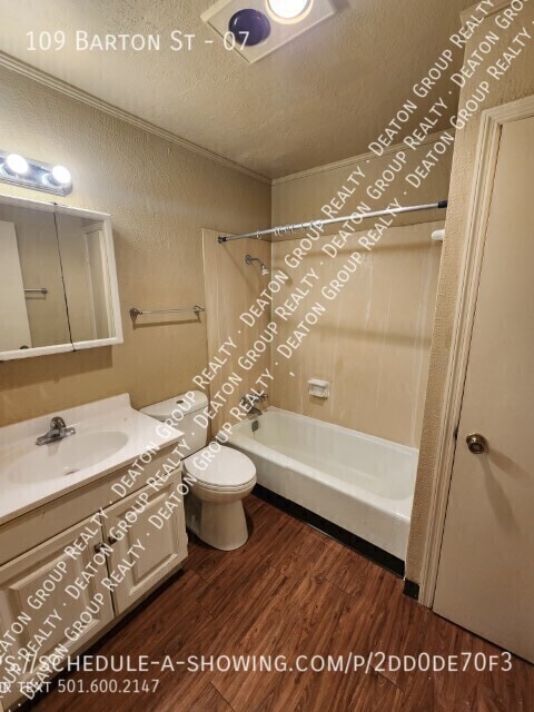 Building Photo - 109 Barton St