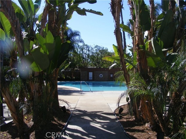 Building Photo - 400 N Acacia Ave