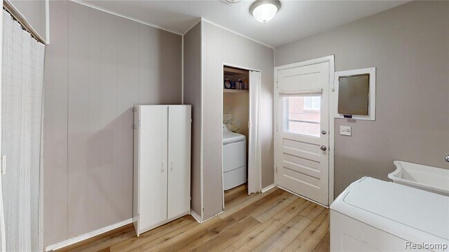 Building Photo - 1177 Connie Ave