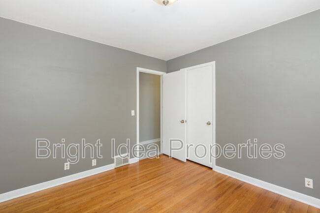 Building Photo - 4950 Sheridan Ave S