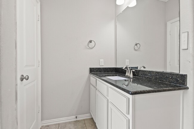 Building Photo - 702 S Galley Dr