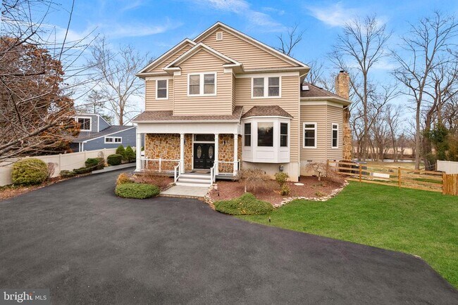 Building Photo - 19451 Youngs Cliff Rd