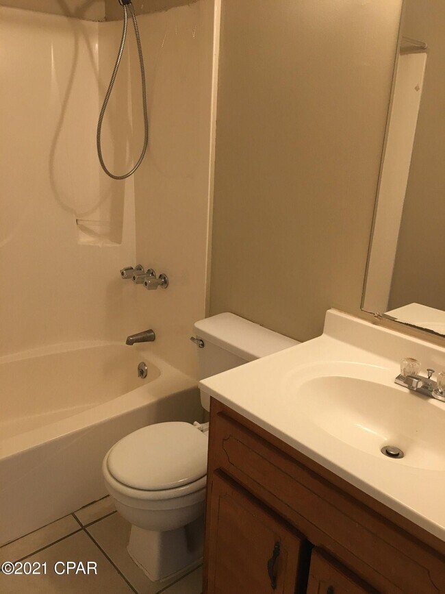 Building Photo - 718 S Gay Ave