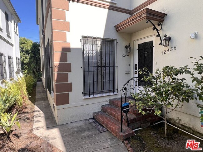 Building Photo - 1248 S La Jolla Ave