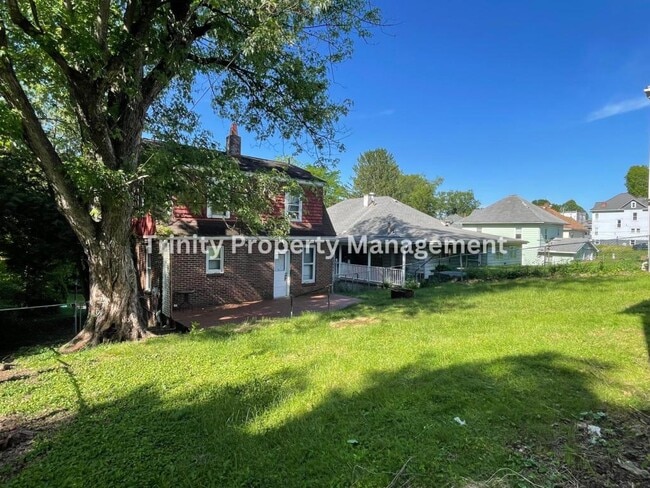 Building Photo - 609 Duff Ave