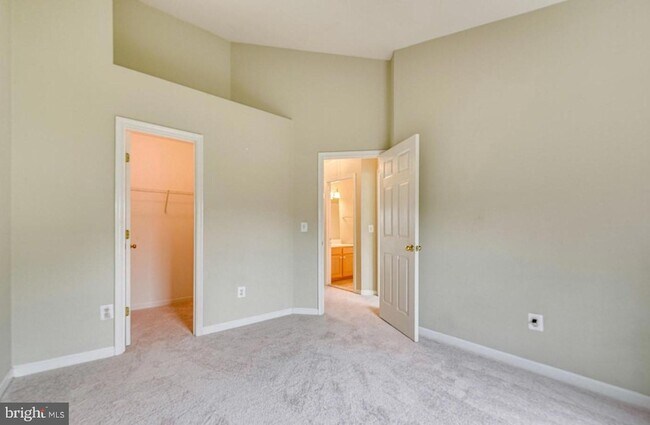 Building Photo - 11485 Carriage Gate Ct