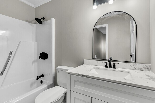 Building Photo - 3 Bedroom 1.5 Bath Town Home in North Charleston