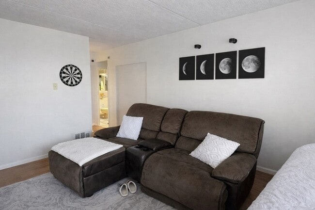 Building Photo - 200 Swanton St