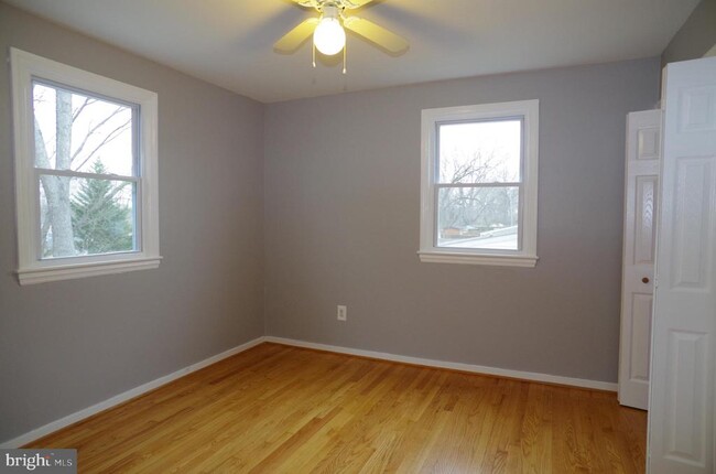 Building Photo - 6956 Westhampton Dr