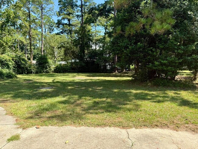 Building Photo - 477 Willow St