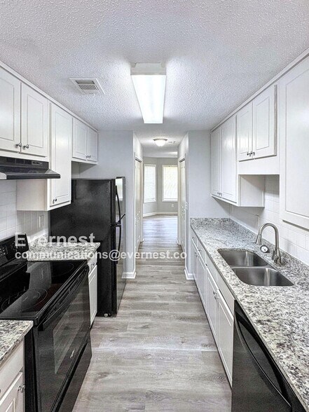 Building Photo - 8573 Thomas Rd