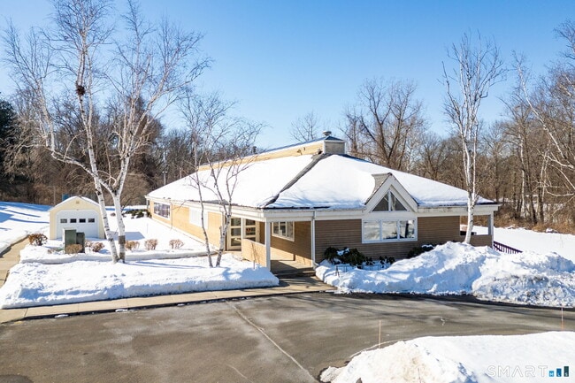 Building Photo - 2 The Hamlet