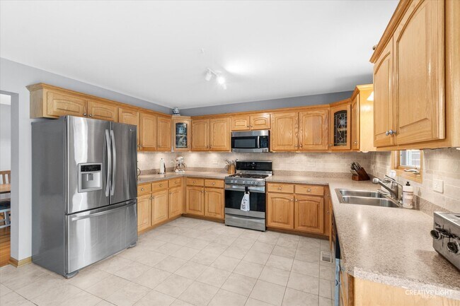 Building Photo - 610 High Grove Dr