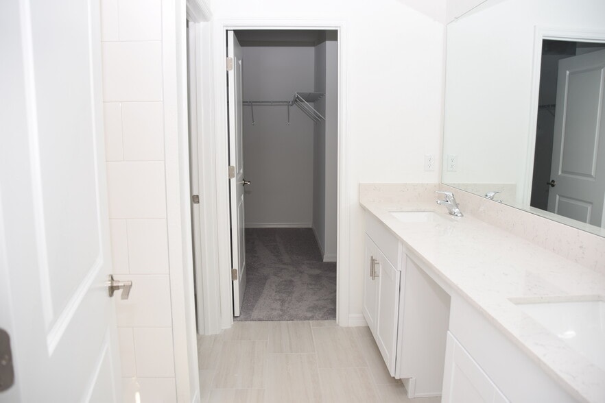Primary Bathroom - 2505 Leonia Ln