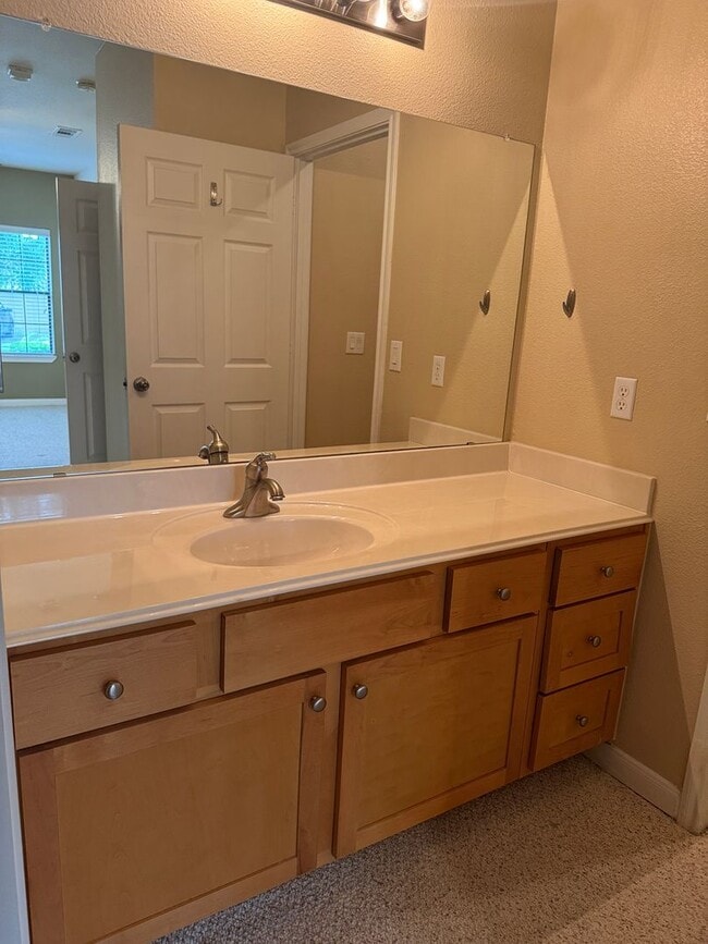 Building Photo - GREAT LOCATION NEAR MEDICAL & USAA | 3 BED...