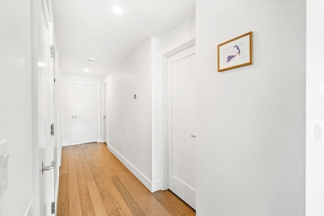 Building Photo - 51 Silver St