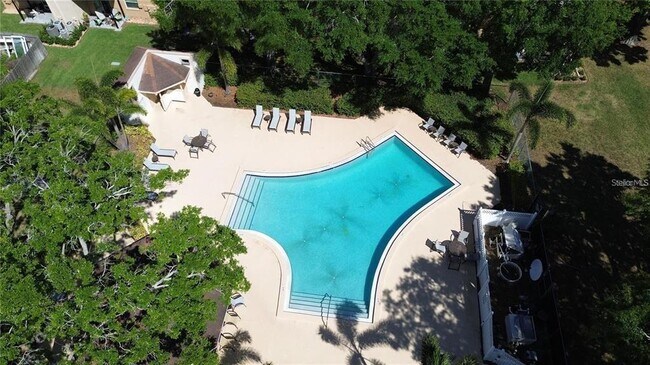 Building Photo - 4511 S Oak Dr