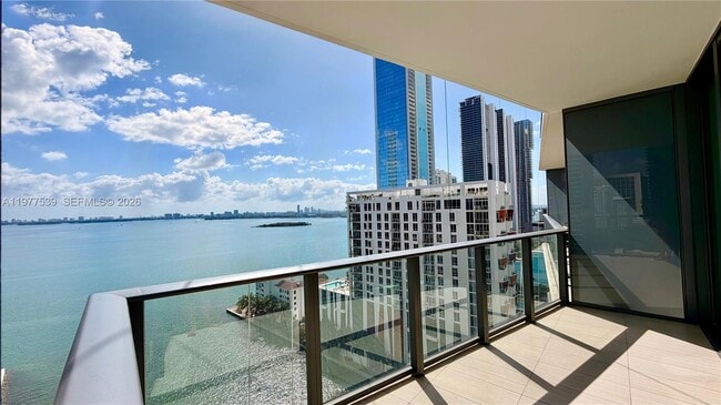 Building Photo - 460 NE 28th St