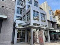 Building Photo - Beautiful third level 2 bedroom condo in the Mercer