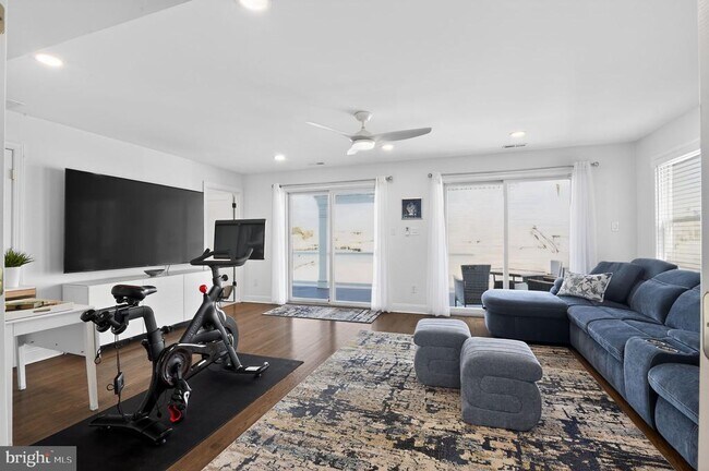 Building Photo - 739 N Massachusetts Ave