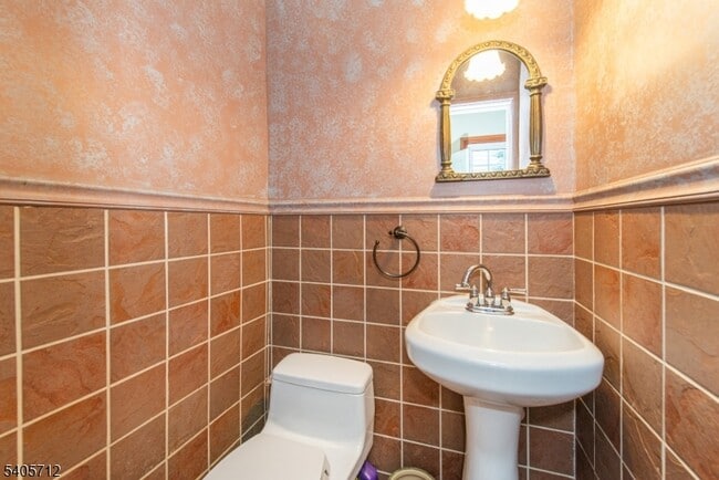 Building Photo - 479 Grove St