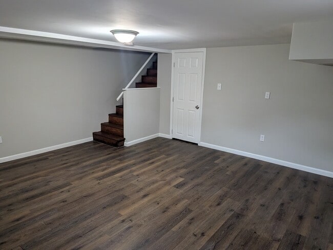 Building Photo - 3 Bedrooms 2 Bathrooms 21206