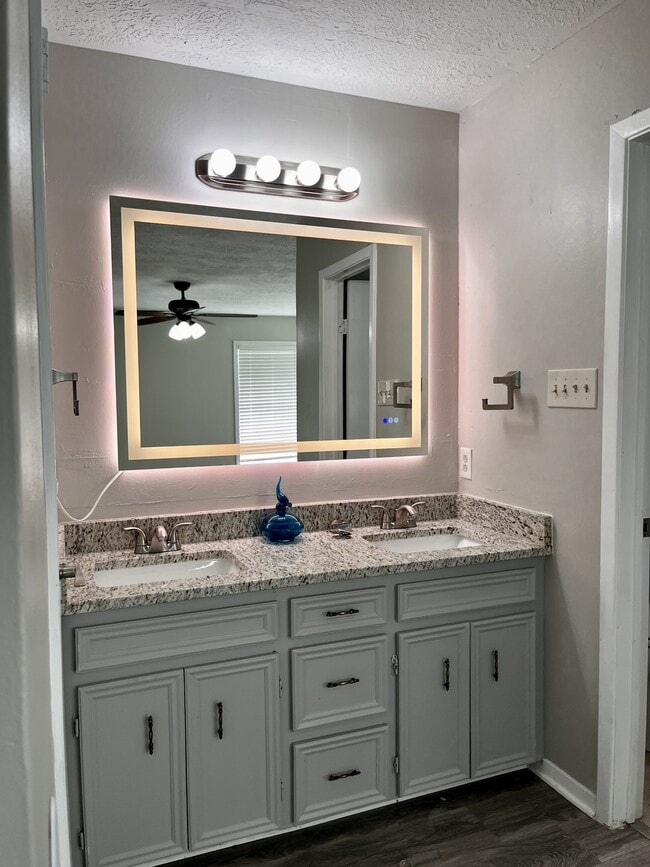 Building Photo - 1010 Holt St